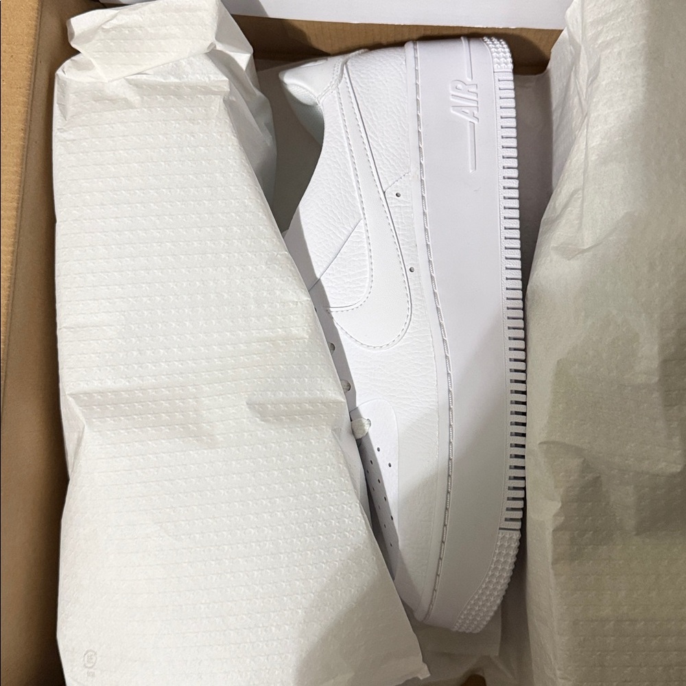 BRAND NEW - Nike Air Force with platform bottom